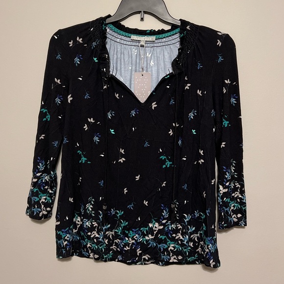 NWT dainelrainn Floral Printed Split Neck Top - Picture 2 of 3
